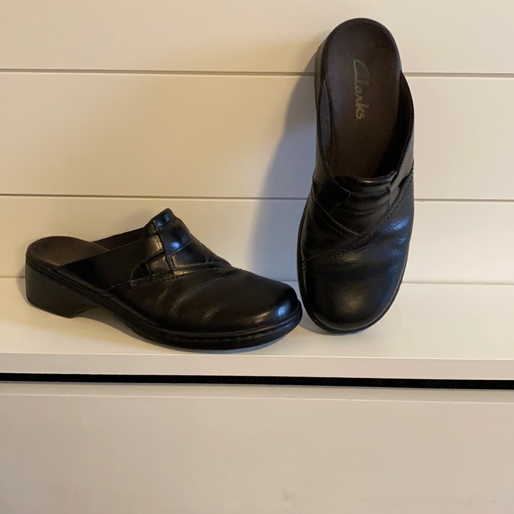 CLARKS clogs